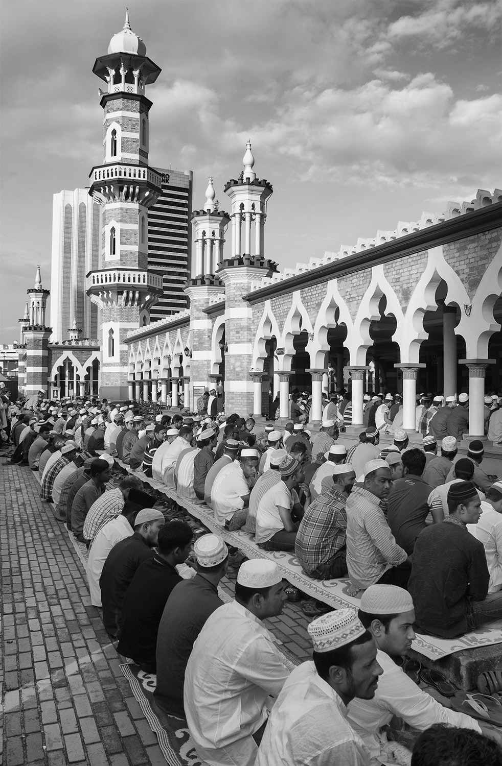 لقطة للصلاة في أحد المساجد